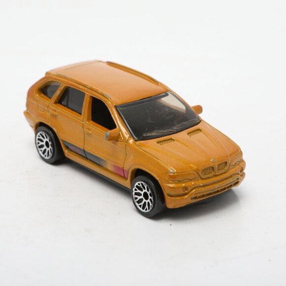 Vintage 2001 Mattel Matchbox BMW X5 SUV Yellow Die Cast Car Collectable Toy - Picture 2 of 6